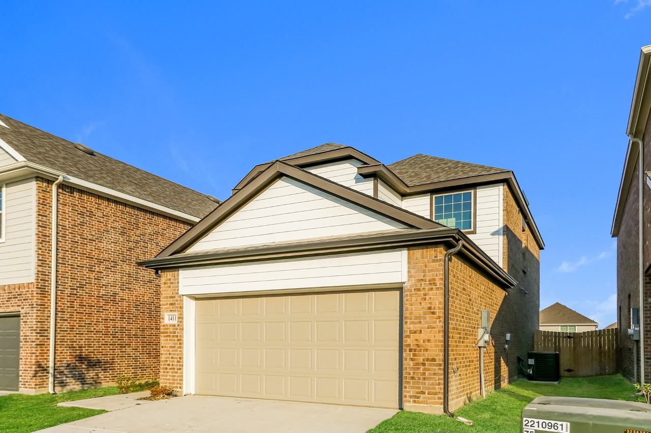 1411 Jonah Ln - Photo 2 of 14