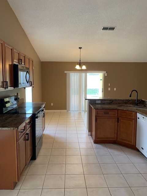 7817 Laurel Oak Ln - Photo 6 of 28