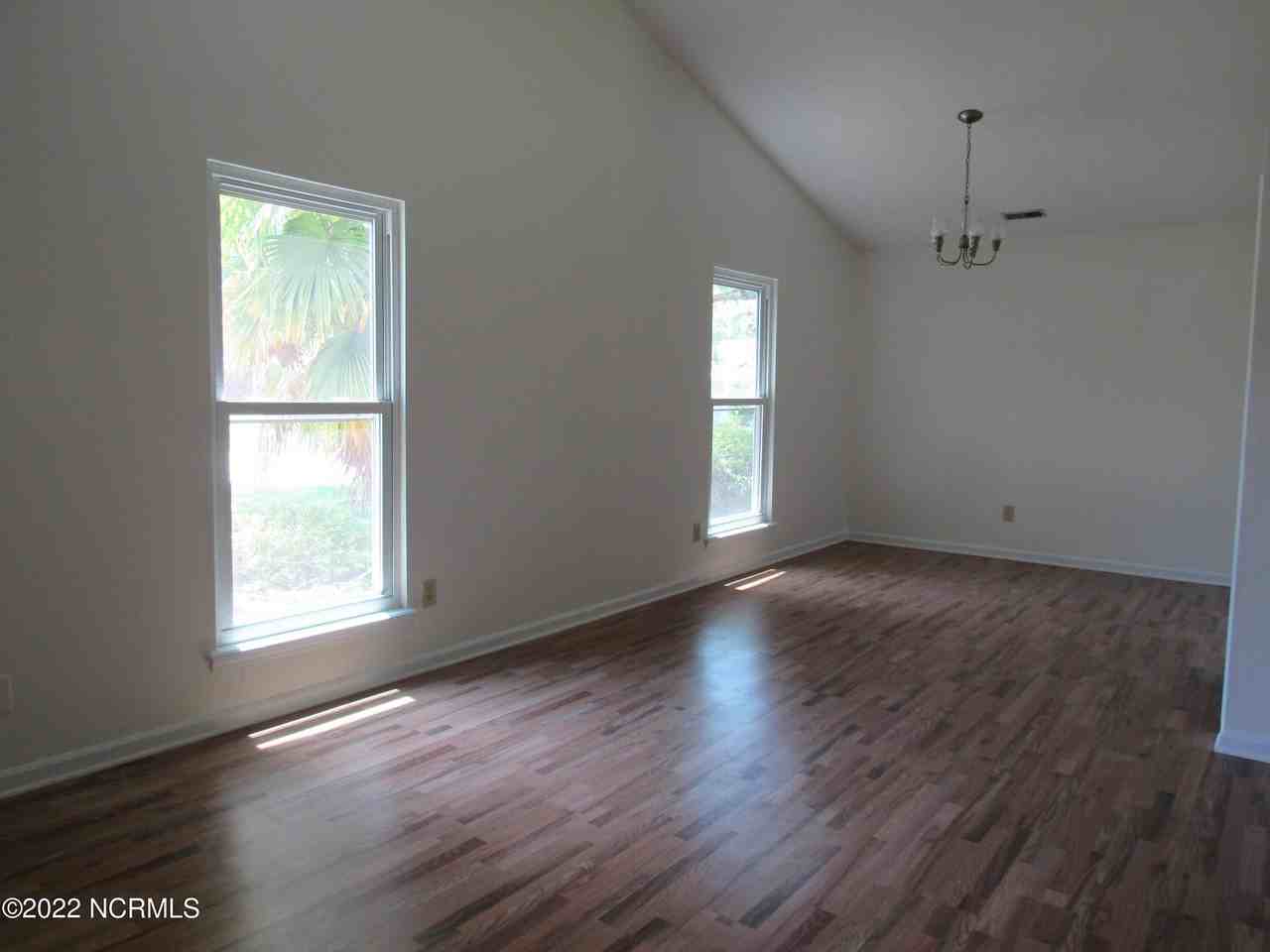 415 Sitton Place - Photo 3 of 8