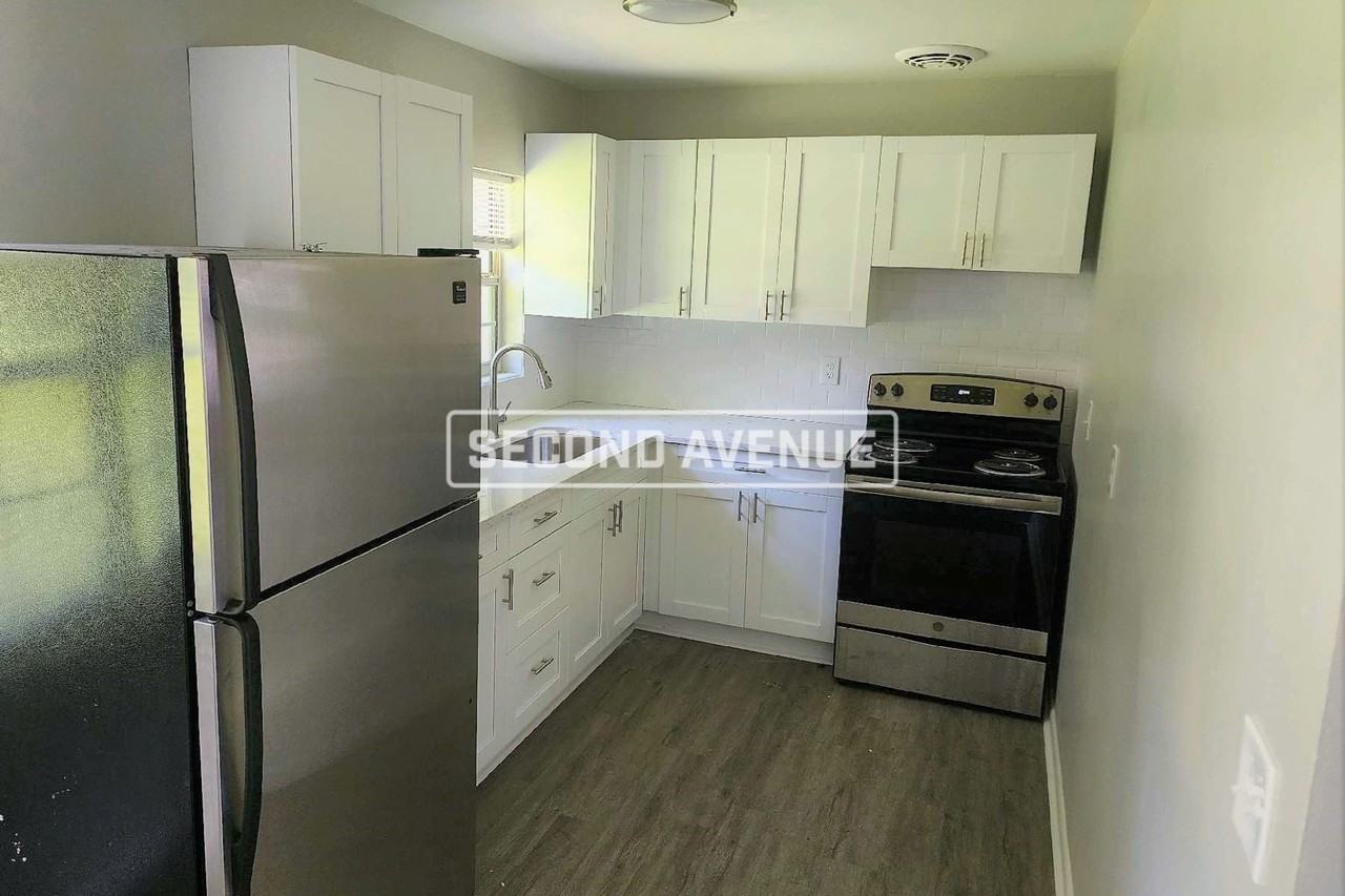 3015 Lansdell Dr - Photo 2 of 11