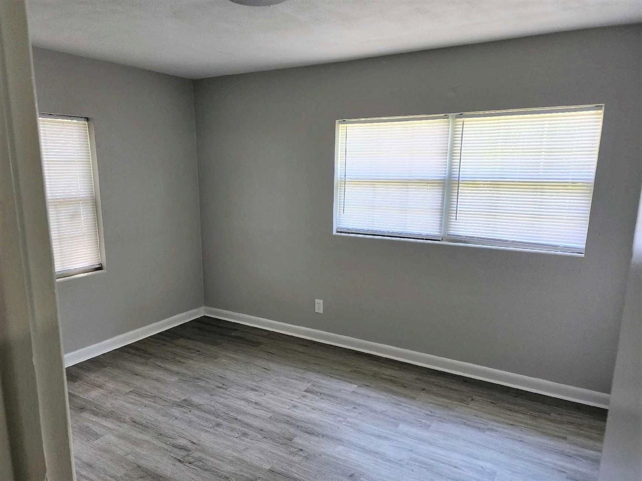 3015 Lansdell Dr - Photo 5 of 11