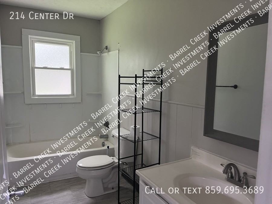 214 Center Dr - Photo 3 of 11