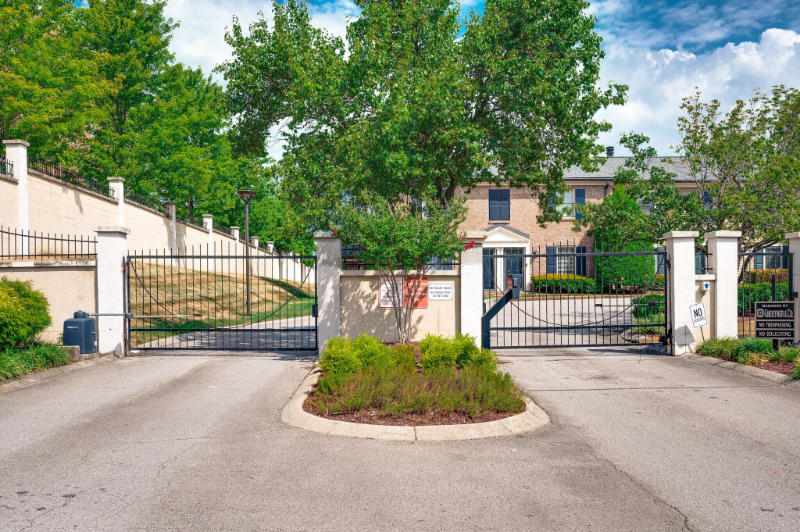 109 Academy Sq - Photo 2 of 24