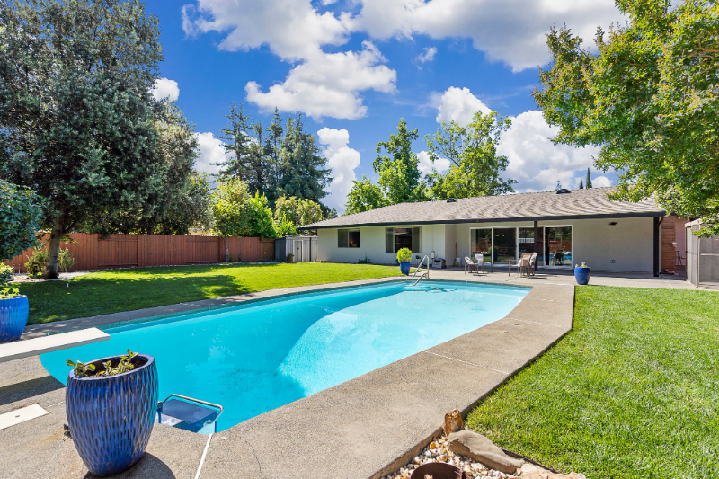 2105 Amador Ave - Photo 2 of 15