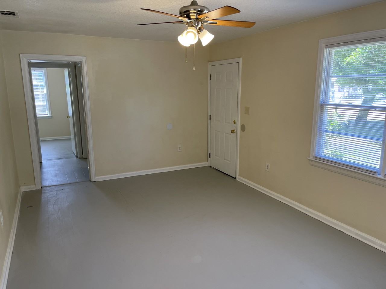 506 Forest Park Drive - Photo 3 of 10