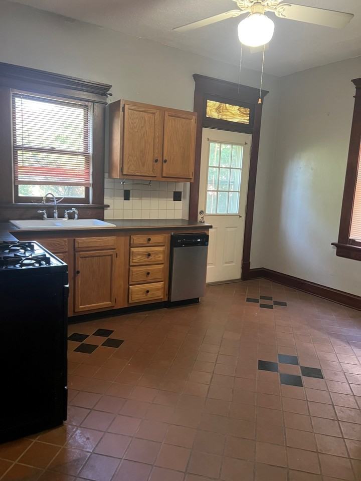 1437 S High St #NA - Photo 2 of 10