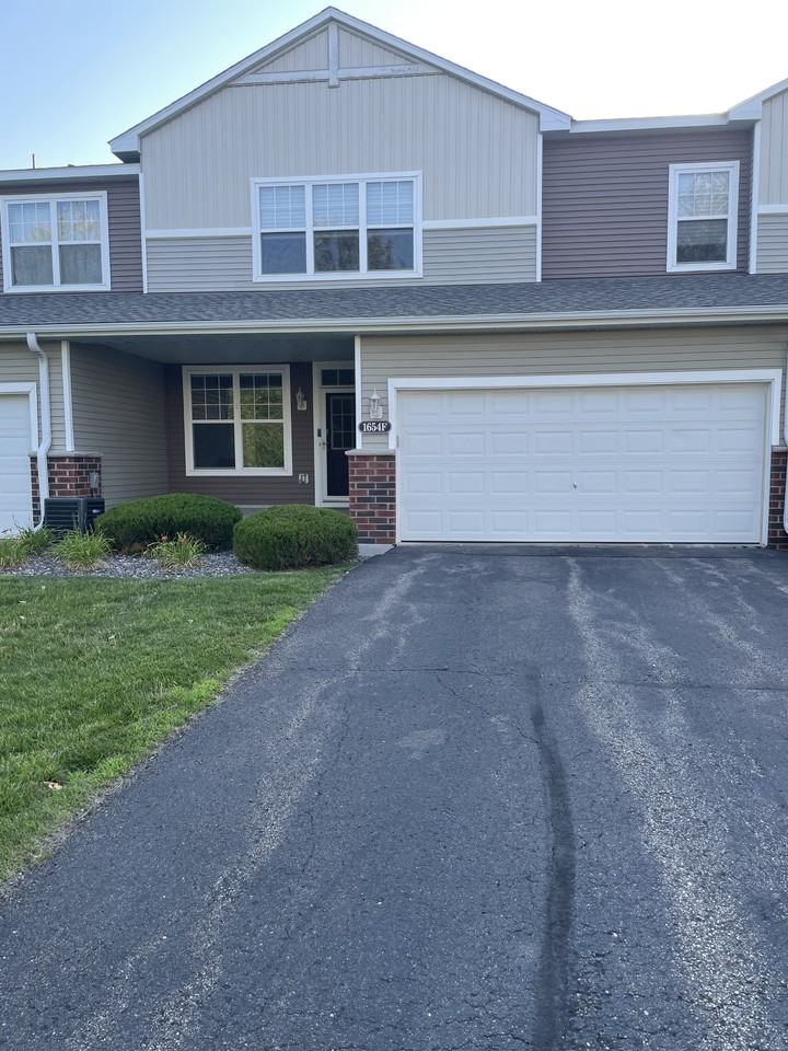 1654 White Pine Way #F - Photo 2 of 11