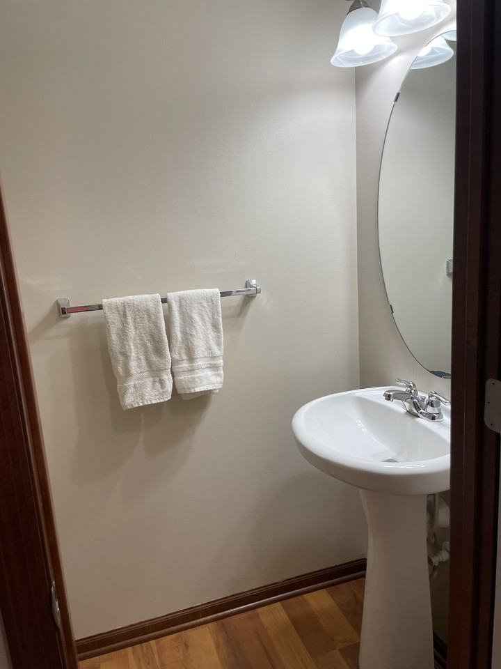 1654 White Pine Way #F - Photo 3 of 11