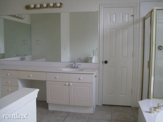 10079 Cambridge Dr - Photo 3 of 8