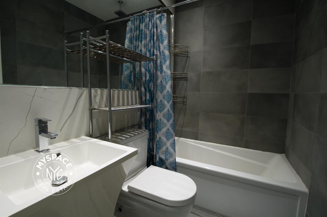 1346 Hancock St #3L - Photo 4 of 4