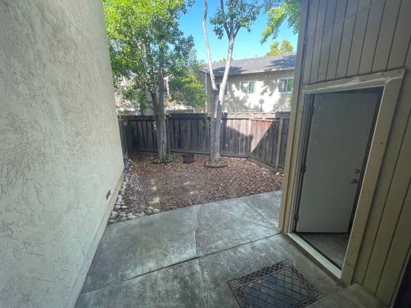 Cambridge Court Townhomes - Photo 6 of 37