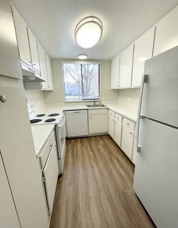 Cambridge Court Townhomes - Photo 7 of 37