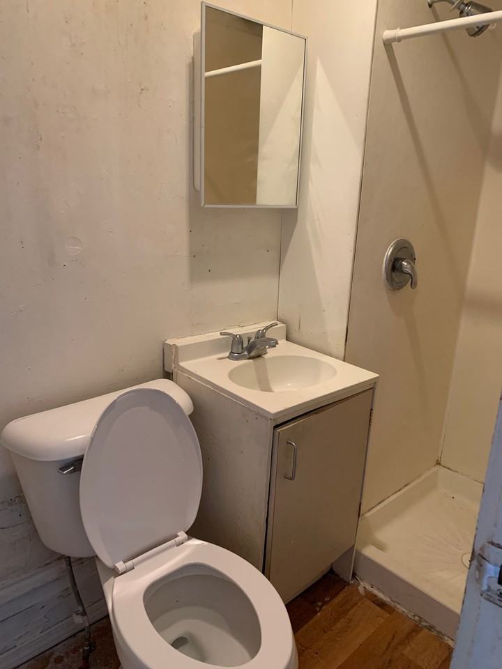 320 E 8th St #1 - Photo 5 of 12