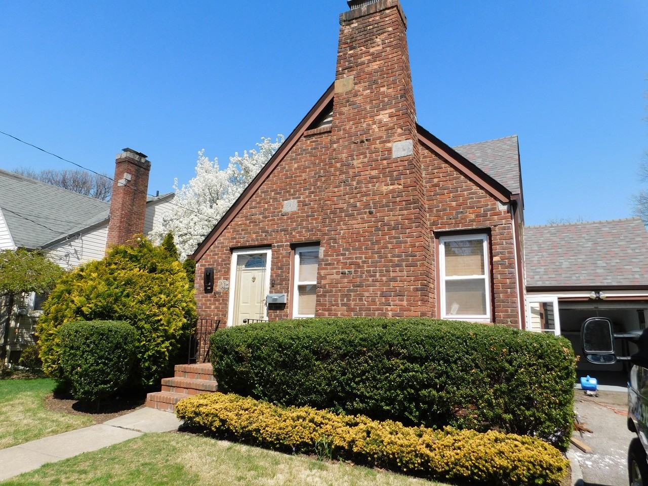 823 Grand Terrace Ave - Photo 3 of 32
