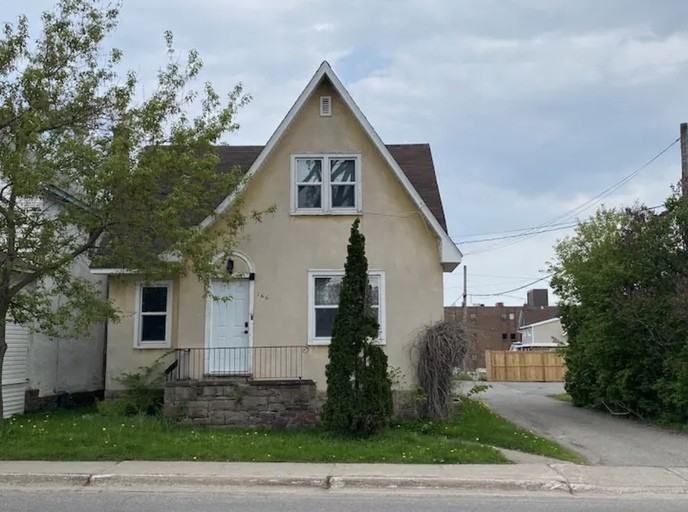 166 Elgin St, Sault Ste. Marie, ON P6A 2Y8 3 Bedroom House for 2,350