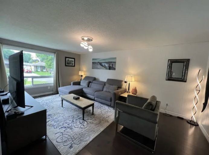 57 Geneva Cres - Photo 3 of 30