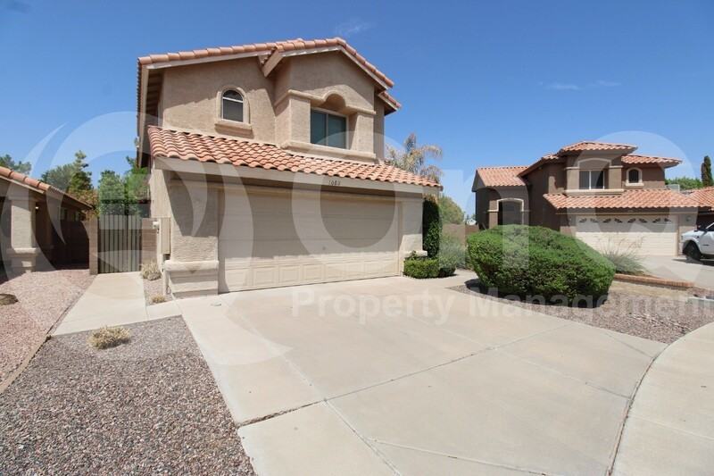 1080 N Blackstone Dr - Photo 2 of 26