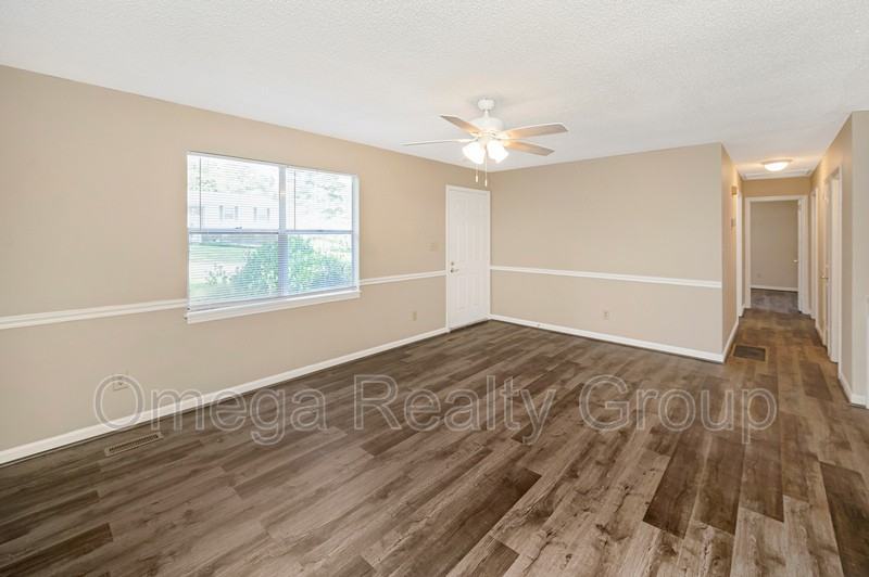 5424 Sandi Cir - Photo 7 of 38