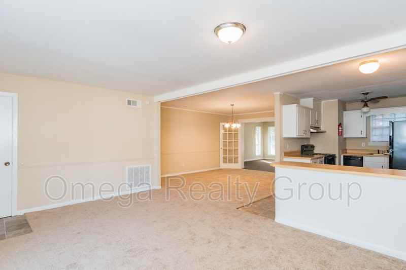 1024 Dogwood Dr - Photo 5 of 35