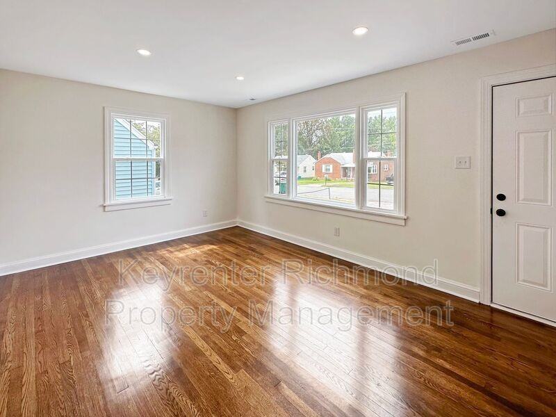7409 Landsworth Ave - Photo 2 of 18