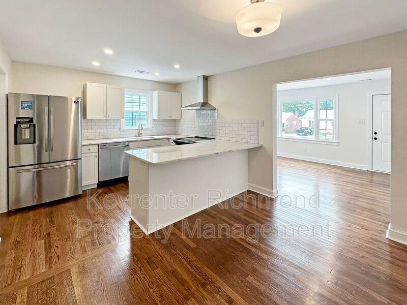 7409 Landsworth Ave - Photo 3 of 18
