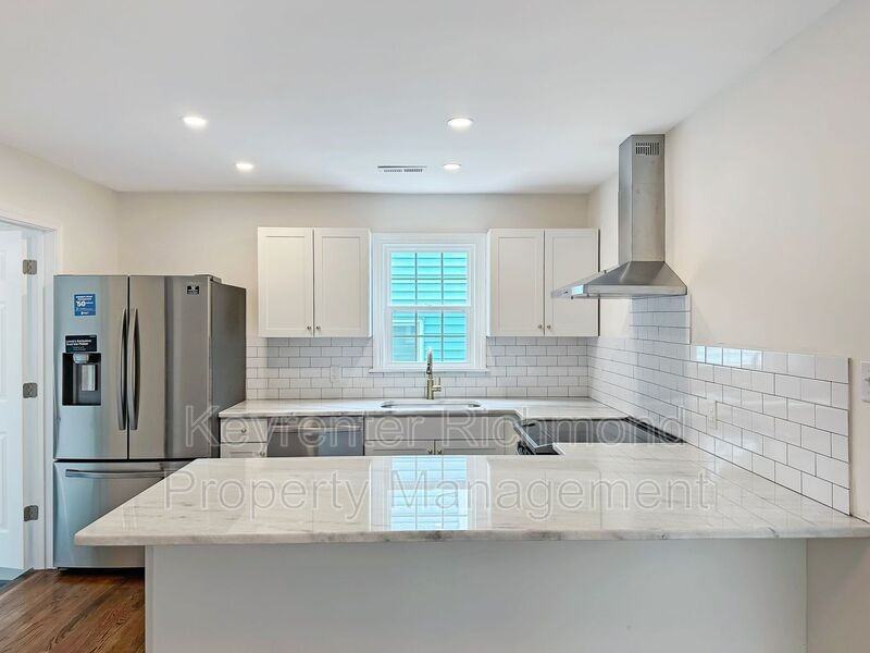 7409 Landsworth Ave - Photo 4 of 18