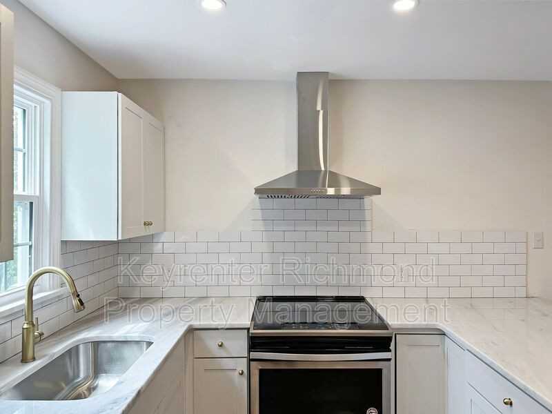 7409 Landsworth Ave - Photo 5 of 18