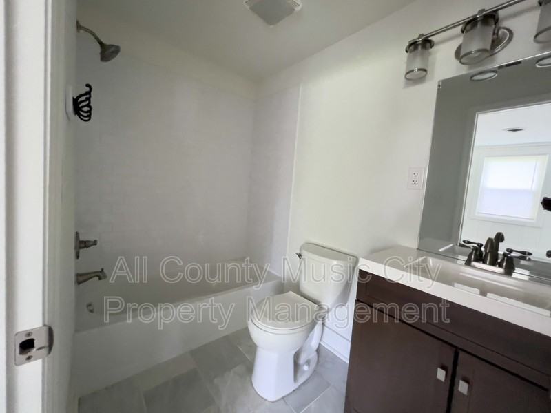 1013 Chadwell Dr - Photo 6 of 11