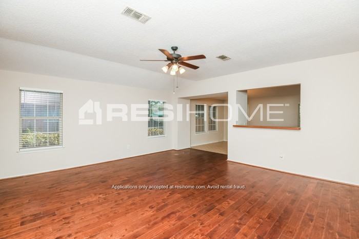 8020 Whitney Ln - Photo 3 of 19