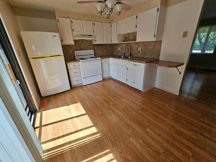 10125 Driftwood Cv #B - Photo 3 of 17