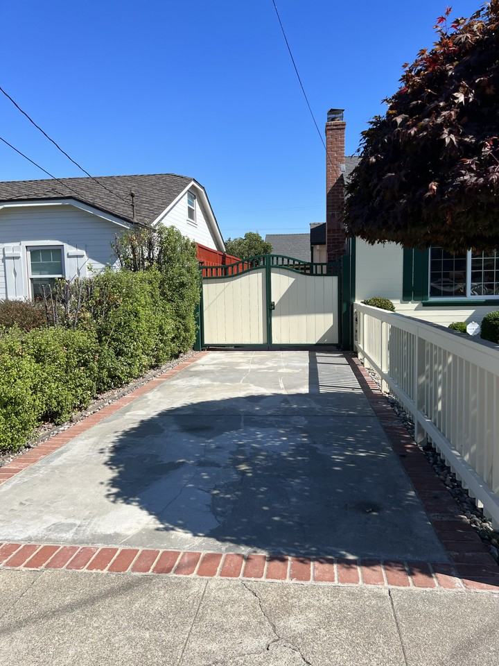 1017 Hall Street - Photo 2 of 23