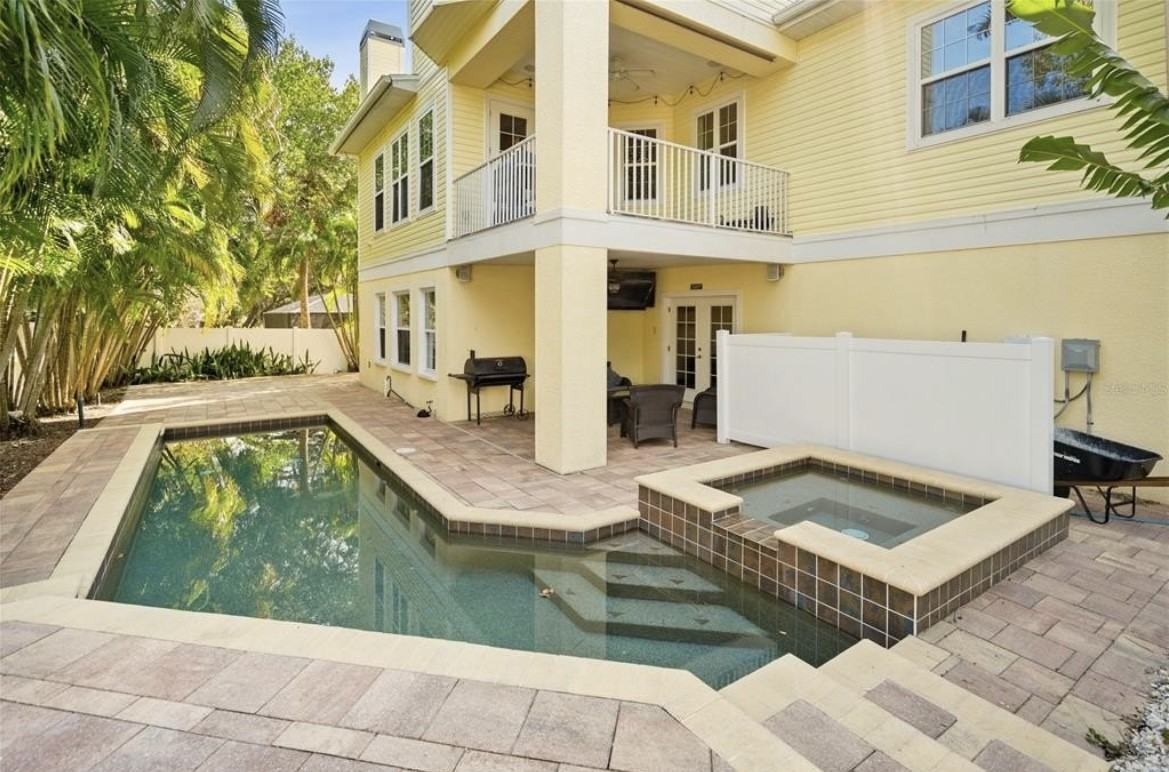 536 Ontario Ave #NA - Photo 3 of 19