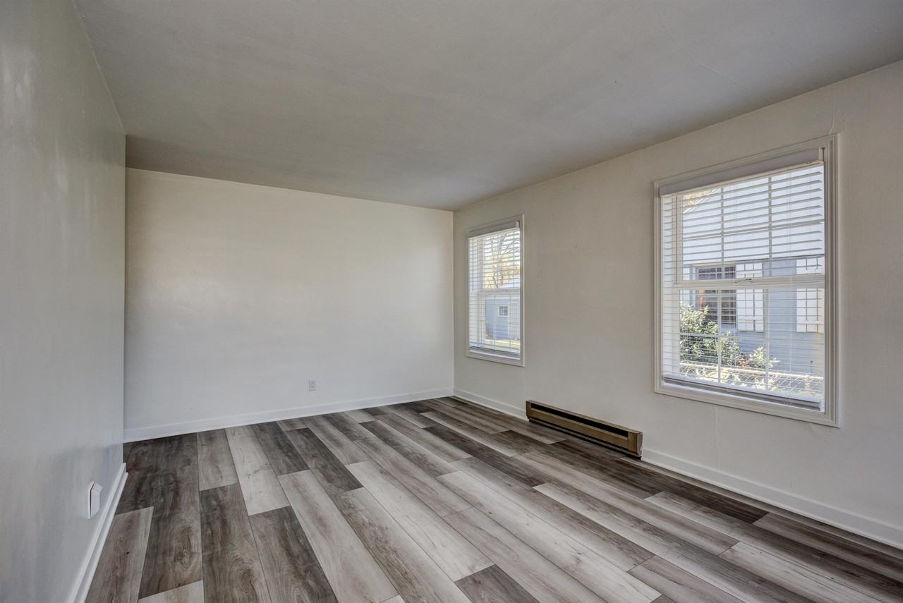 1006 N 27th St #1 - Photo 3 of 30