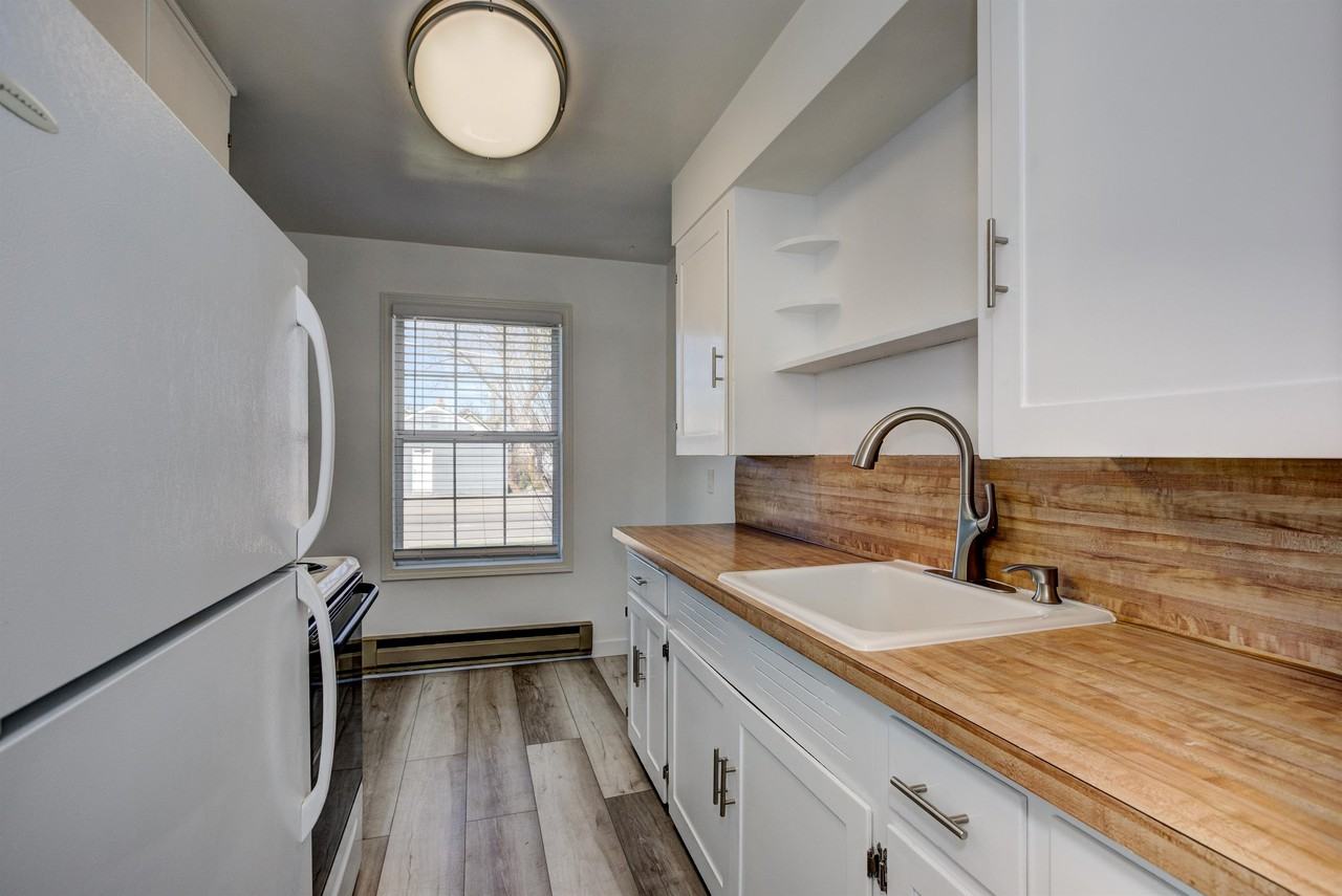 1006 N 27th St #1 - Photo 5 of 30