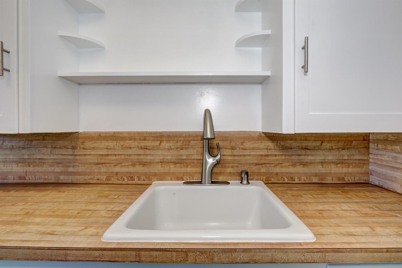 1006 N 27th St #1 - Photo 6 of 30