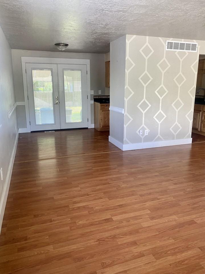 1541 W Marilyn Cir #1 - Photo 3 of 26