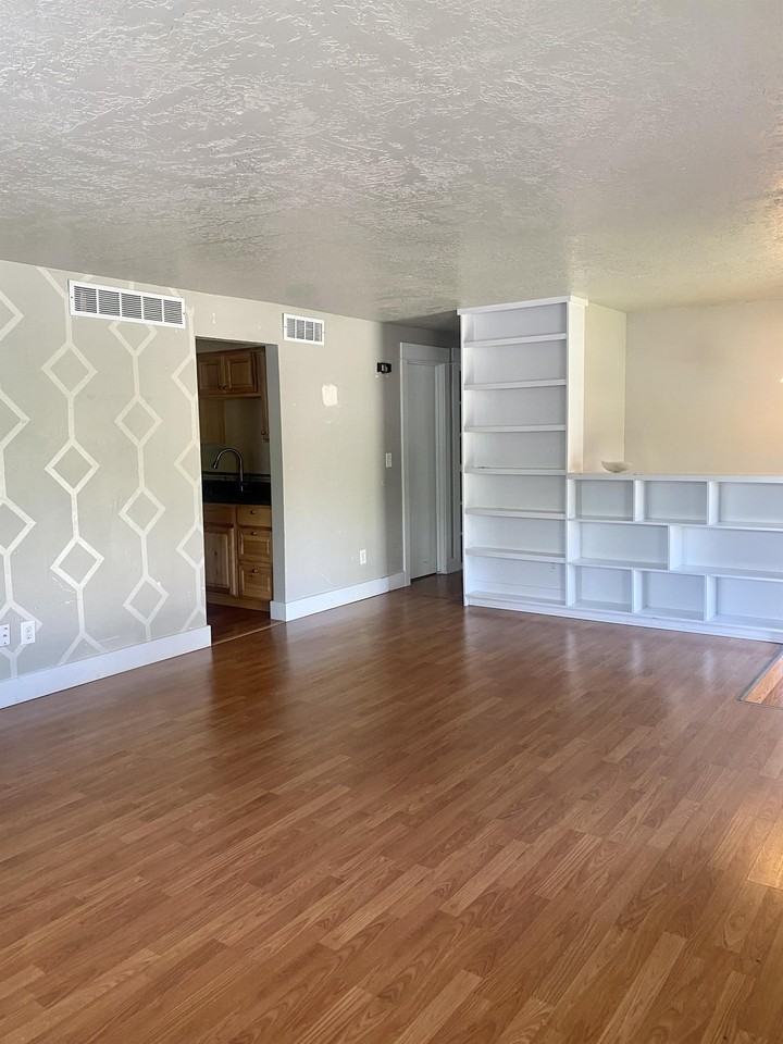 1541 W Marilyn Cir #1 - Photo 5 of 26