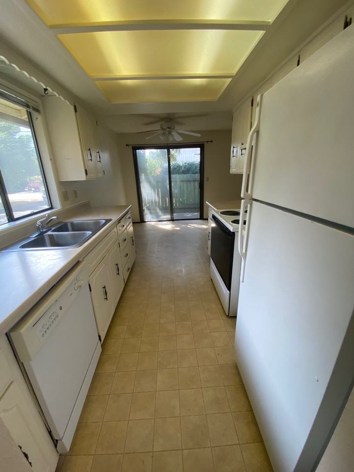 2206 Jackson Ave Nw #2206 - Photo 3 of 12