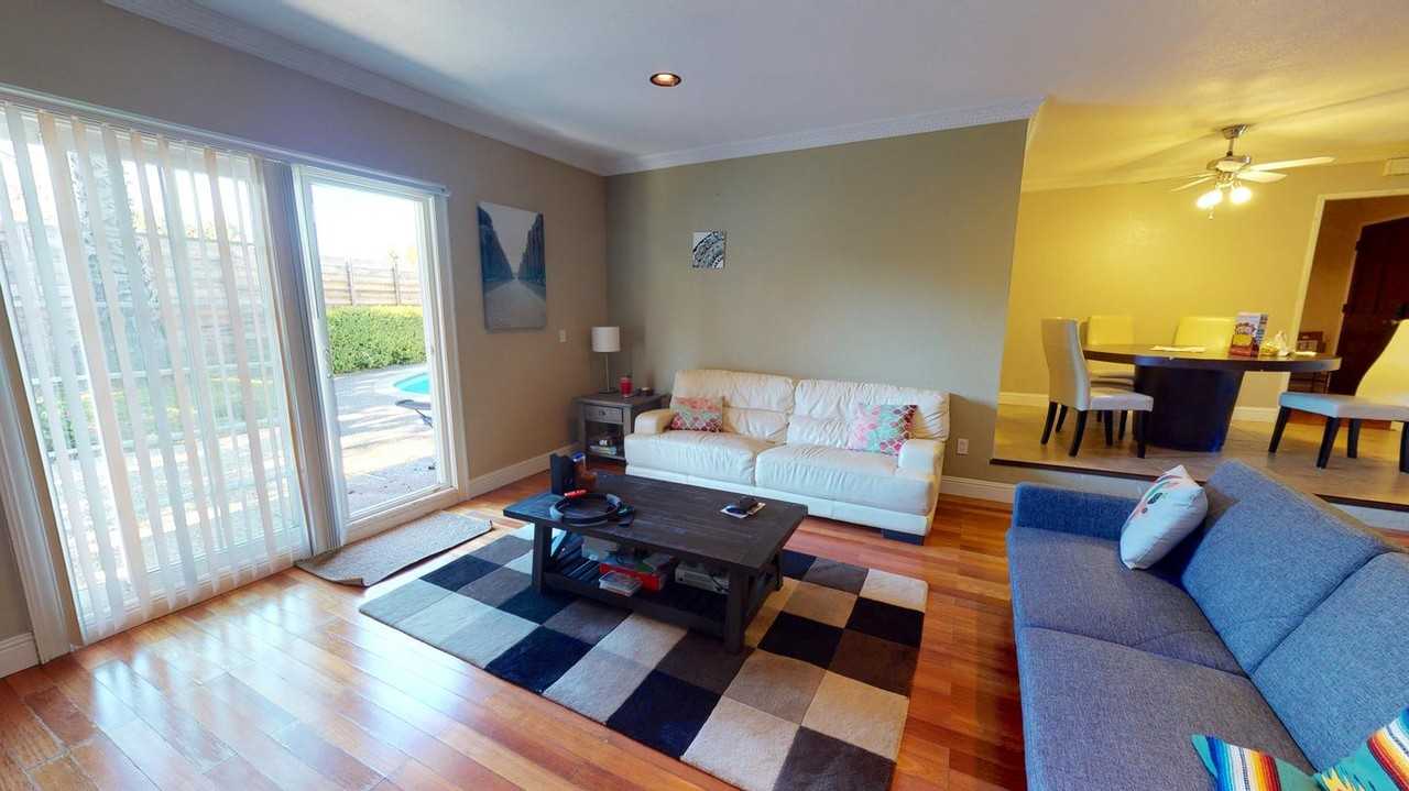 Lovely Sunnyvale home with backyard pool - Photo 2 of 15