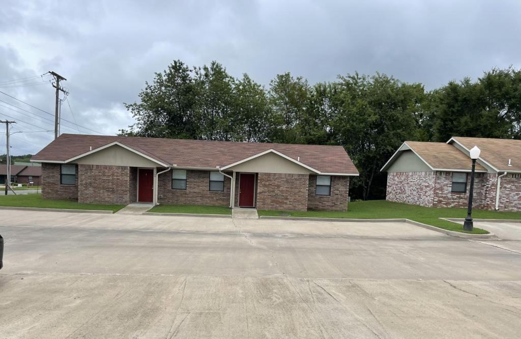 1511 N Kennedy Ln - Photo 3 of 14