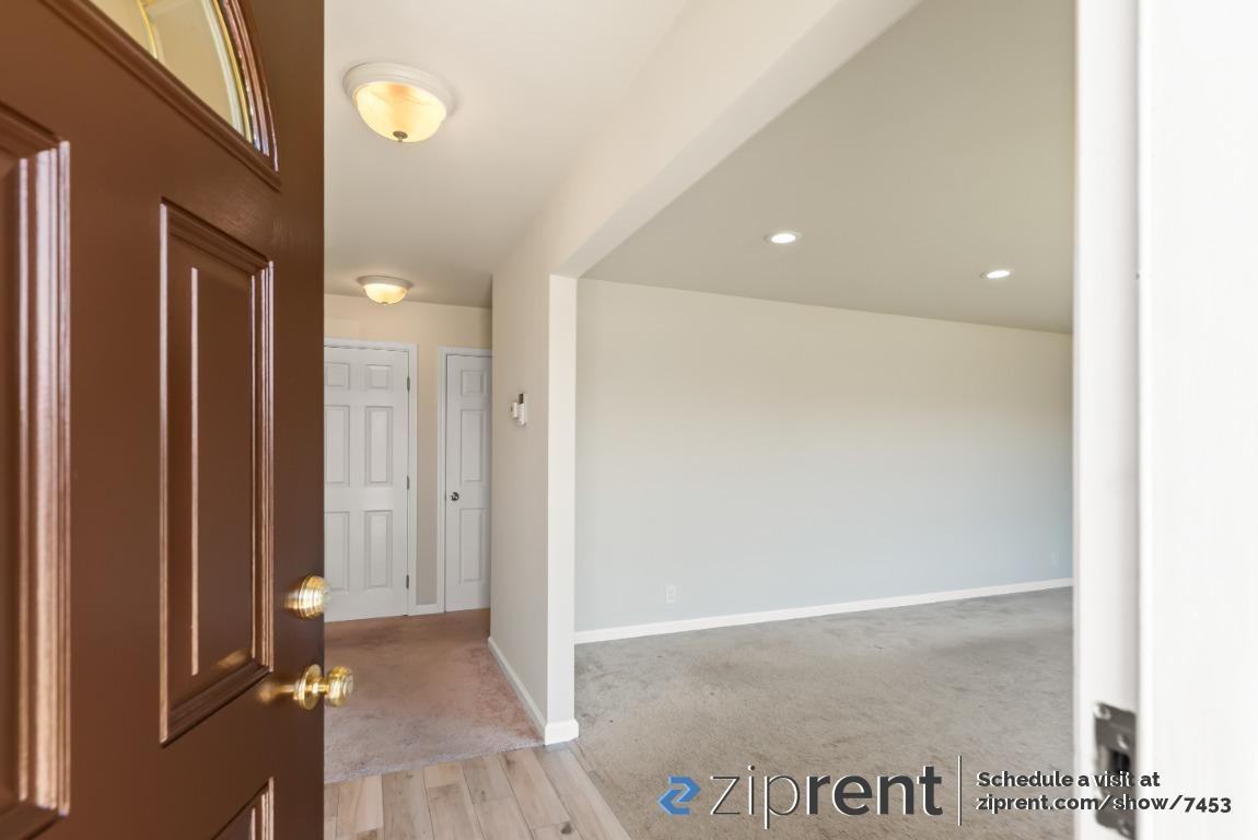 38176 Farwell Dr - Photo 3 of 22