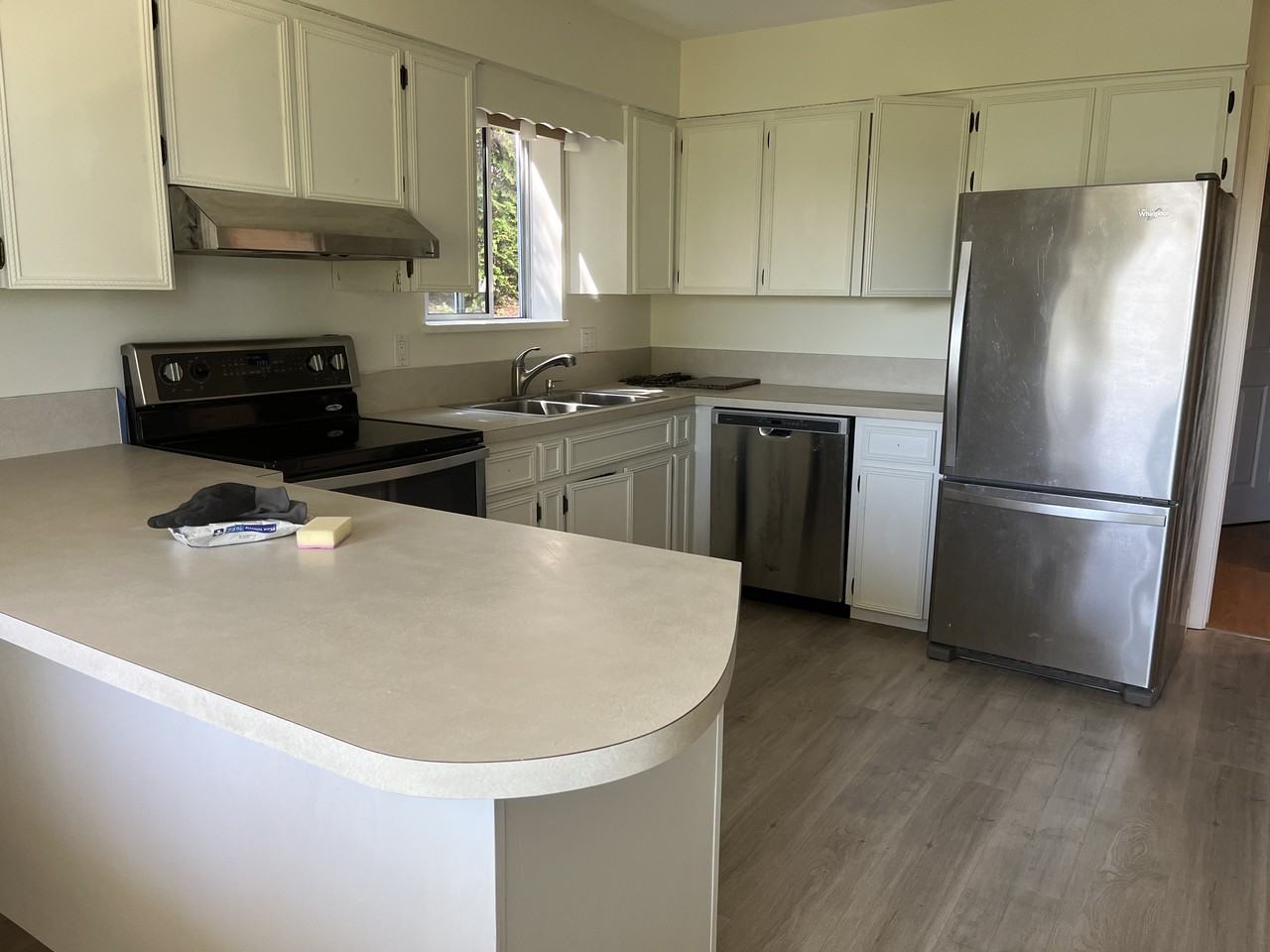 201 Holdom Avenue North - Photo 3 of 14