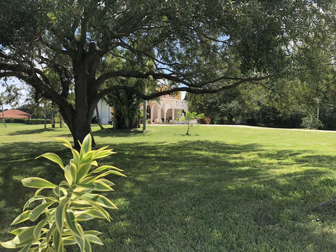 19200 Sw 57th Ct #NA - Photo 3 of 12