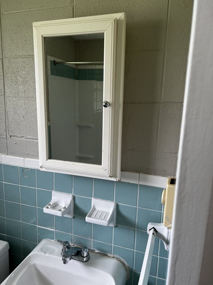 512 7th St #14 - Photo 2 of 6