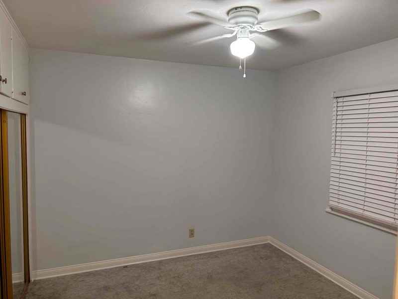 1129 W Mill St - Photo 2 of 7