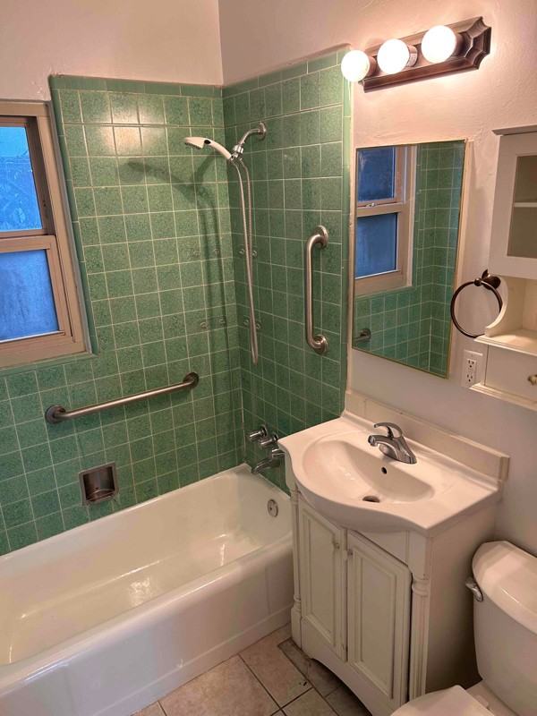 1129 W Mill St - Photo 3 of 7