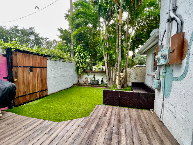 723 Ne 62nd St #TH01 - Photo 2 of 22