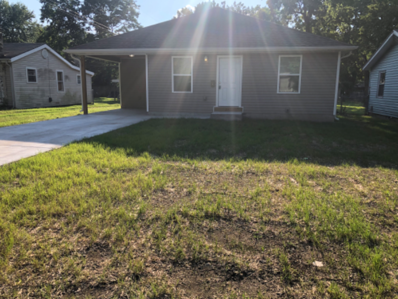 1717 N Oak Grove Ave - Photo 2 of 12