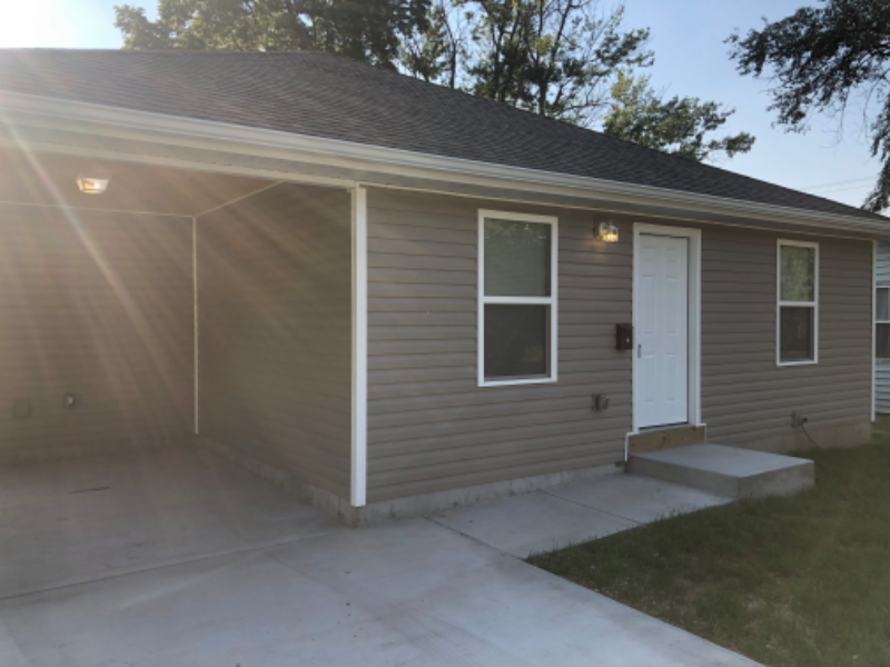 1717 N Oak Grove Ave - Photo 3 of 12