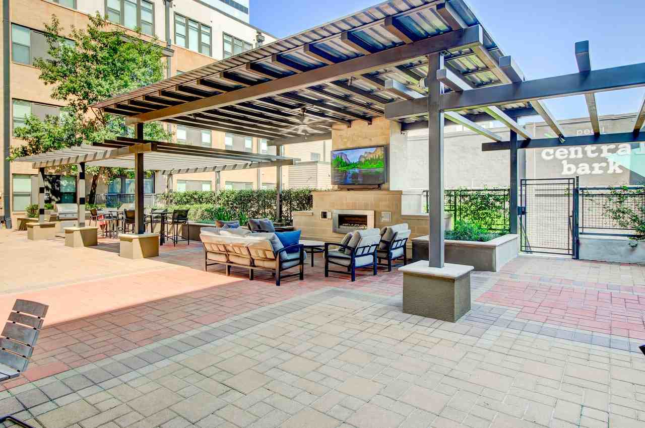 Pearl Midlane River Oaks - Photo 6 of 43